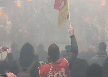 마크롱, 반발 속 연금개혁법 서명…법적 절차 마무리