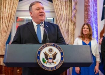 마이크 폼페이오 대선 불출마 선언…트럼프 지지 거부