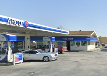 거리점거 군중 폭도 돌변, 주유소 닥치는 대로 집단약탈…경찰 속수무책(영상)