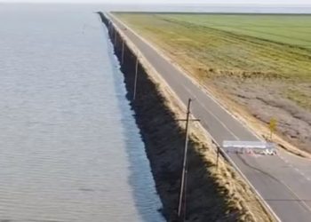 폭설·폭우 시에라네바다,  눈 녹자 농지가 호수로..제방쌓기 돌입