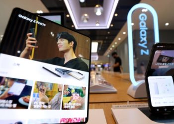 구글폰도 접는다…삼성 폴더폰 위기일까? 기회일까?