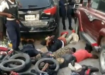 ‘갱폭력 격분’ 아이티 자경단, 갱단원 14명 불 태워(영상)