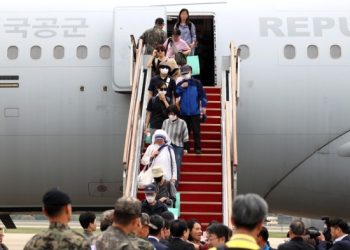 수단 탈출 교민 28명 한국 도착..공군 수송기편