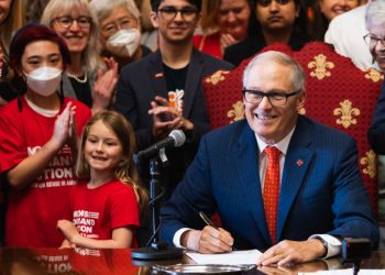 워싱턴주, ‘반자동 소총 판매 금지법’서명..즉시 발효