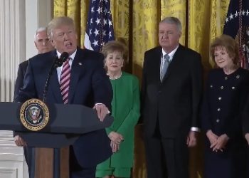 트럼프, 디샌티스에 46%p 격차 벌려…바이든과 재대결