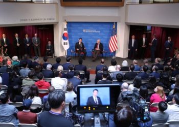 “맘 먹으면 한국 1년 내 핵무장 할 수 있어” 윤석열 하버드대 강연