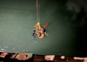 산타모니카 피어 추락 남성, 경찰 극적 구조