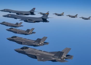 미 공군사령관, “한국에 전략폭격기 착륙 시킬 것”