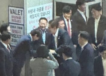 윤 대통령, 부산 횟집서 포착…누구누구 있었나