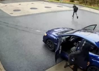 훔치고 보니 수동변속차…10대들 그대로 줄행랑(영상)