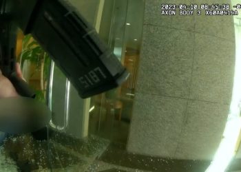 출동 3분 만에 은행 총기난사범 사살…경찰 바디캠 공개(영상)