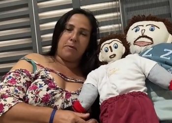 “미쳤네”…인형과 결혼한 여성, ‘둘째 임신’ 발표