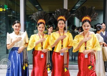 필리핀 몰려가는 한국인들..관광객 4명 중 1명 한국인