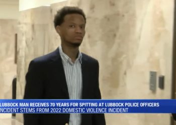 경찰에 침 뱉은 텍사스 남성 징역 70년 선고