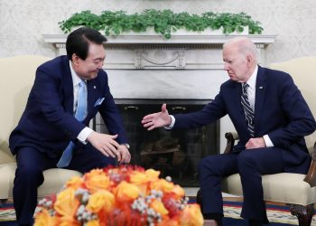 “워싱턴 선언, 한국 자체 핵무기 개발 포기댓가”…핵무기 동원 약속으로 핵개발 막아