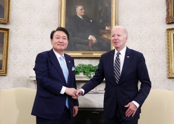 “워싱턴 선언, 한국 자체 핵무기 개발 포기댓가”…핵무기 동원 약속으로 핵개발 막아