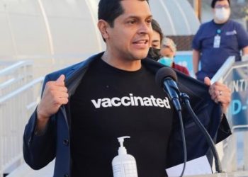 미겔 산티아고, 버티는 케빈드레온에 도전장..LA시의원 출마