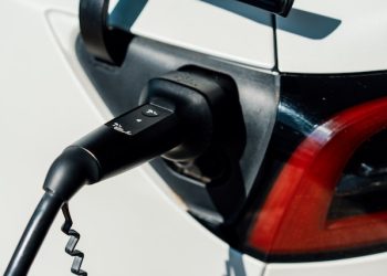 테슬라가 불붙인 저가 붐..3만달러 이하 전기차 쏟아진다