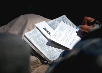 목회자 42% “챗GPT로 설교 준비”