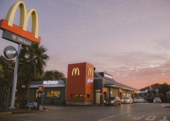 “감자튀김 없이 주세요”… 경기침체, 맥도날드 마저  실적하락