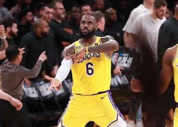 NBA 레이커스, 연장 끝 미네소타 꺾고 2시즌 만에 PO행