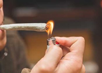 “미국인 대부분  마리화나 흡연에 관대”..53% 공개 흡연 찬성