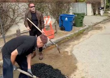 LA 거리 널린 팟홀..터미네이터가 나섰다(영상)