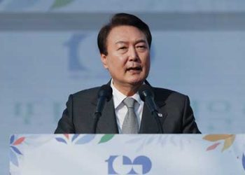 尹 “4·3희생자 보듬겠단 약속 변함없어…제주, 관광·IT 적극 지원”