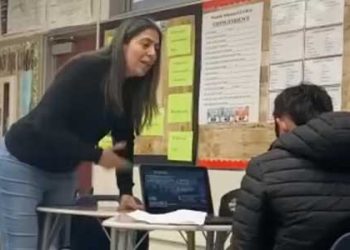 폰타나 중학교 영어교사, 수업 중 인종차별 막말 강요