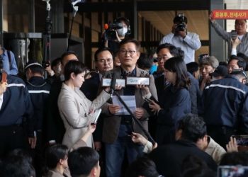 ‘돈봉투’ 송영길, 이러려고 ‘검찰 출두 쇼’했나