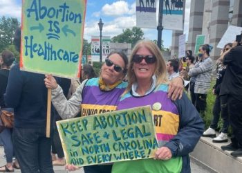 노스캐롤라이나 낙태금지법 주의회 통과..민주당 주지사와 충돌