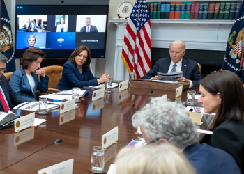 백악관, 빅테크 CEO들에 “AI 위험에서 대중 보호할 책임 있어”