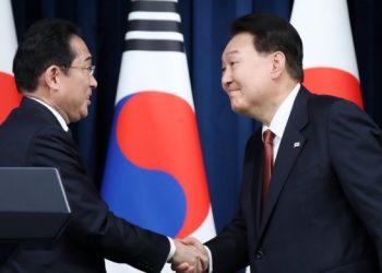 尹 ‘과거사’ 언급…기시다, 사과 없이 “가슴 아파”