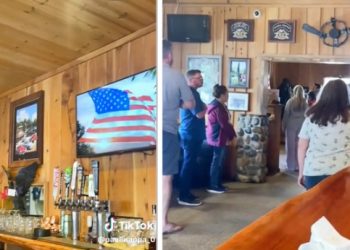 아침마다 국가 부르는 식당 “공포영화 같아”(영상)