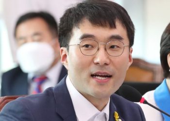 “민주당은 부패, 위선 정당”..돈봉투에 60억 코인까지