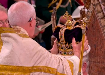 찰스3세, 대관식 때 “지겹다” 불평(영상)