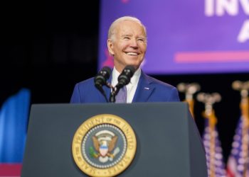 바이든 “재선 도전 나이 문제..나도 잘 안다”