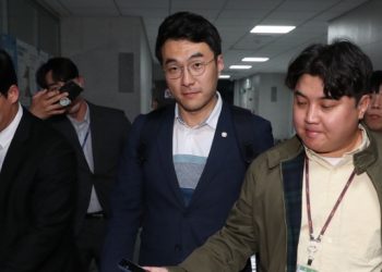 누구 돈인가…자금출처 아직도 분명치 않아