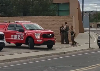 뉴멕시코 총기난사 4명 사망..경찰 대치 총격범 사살(영상)
