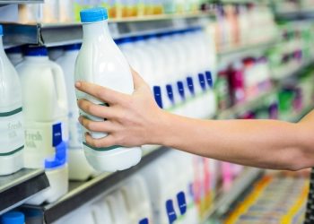 “초콜릿·딸기 우유 먹지 마세요”…학교 급식서도 퇴출한다