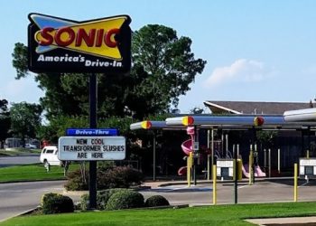 12살 소년, 햄버거 가게 직원 살해..주차 시비 붙자 소총 가져와