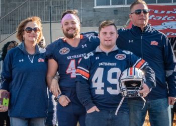 다운증후군 풋볼선수, 학교 고소…코치가 학대, 수상 명단 제외