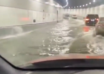 중국 해저터널 물 콸콸…개통 보름만에 망신(영상)