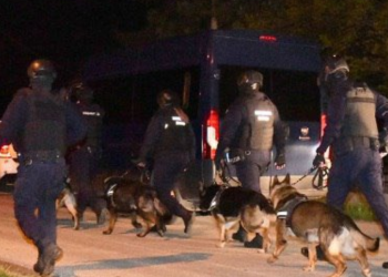 세르비아, 2차례 총기난사 이어 110여개교에 폭탄 위협