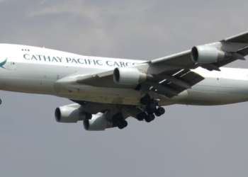 캐세이 퍼시픽 승무원들, 영어 못하는 승객 조롱