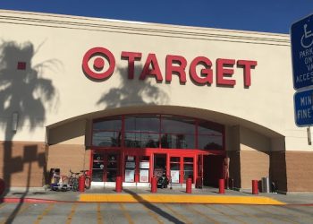 LGBTQ 상품 진열했다 ‘뭇매’ 맞은 타겟….열대 무너뜨리기도