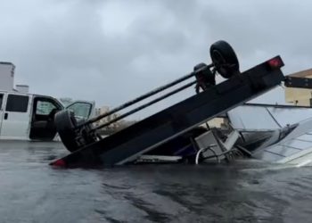 괌 수퍼태풍 마와르 66cm 폭우, 공항 마비(영상)