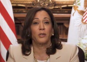 해리스 부통령, 미 육사 사상 최초로 여성 졸업식 연설