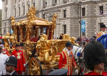 [김학천 타임스케치] 야곱의 돌베개와 대관식 등장한 운명의 돌