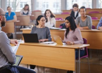 전공별 임금 추적해 보니…최고 연봉 ‘OR’이 뭐길래?